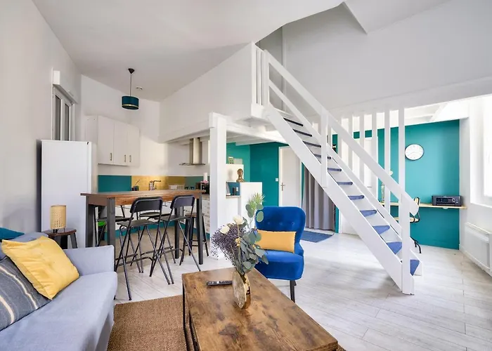 : Superb Near St-jean Station *