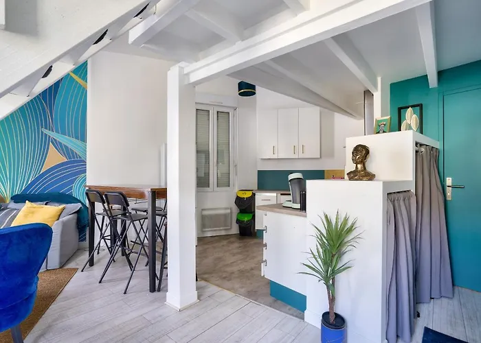 : Superb Near St-jean Station